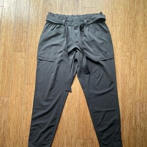 Athleta cropped pants